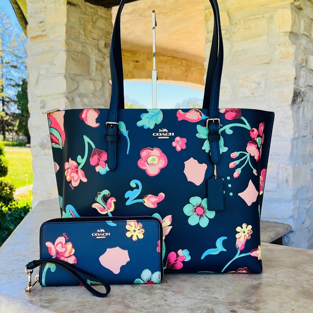 Coach Floral Large Mollie tote handbag&wallet very gently used, like brand new.